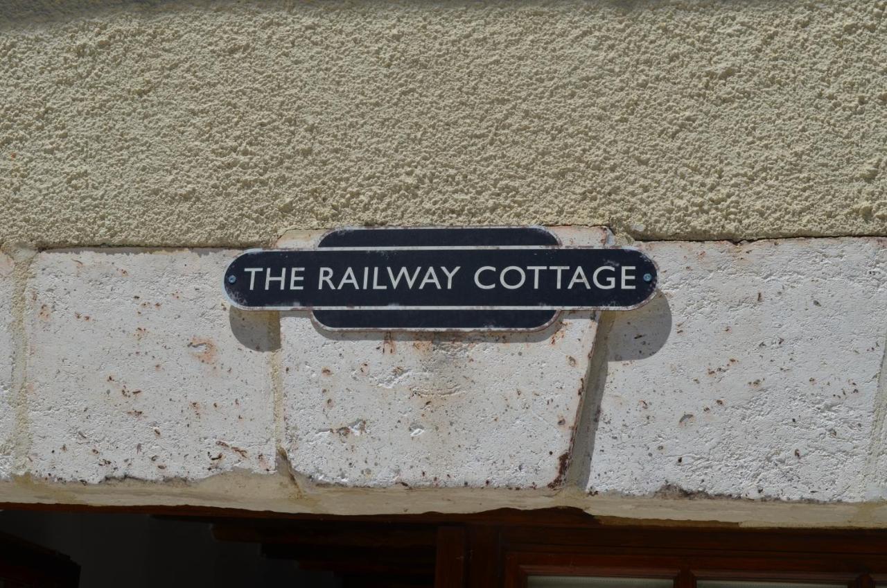 The Railway Cottage - Characterful And Comfortable Holiday Cottage Piégut-Pluviers المظهر الخارجي الصورة